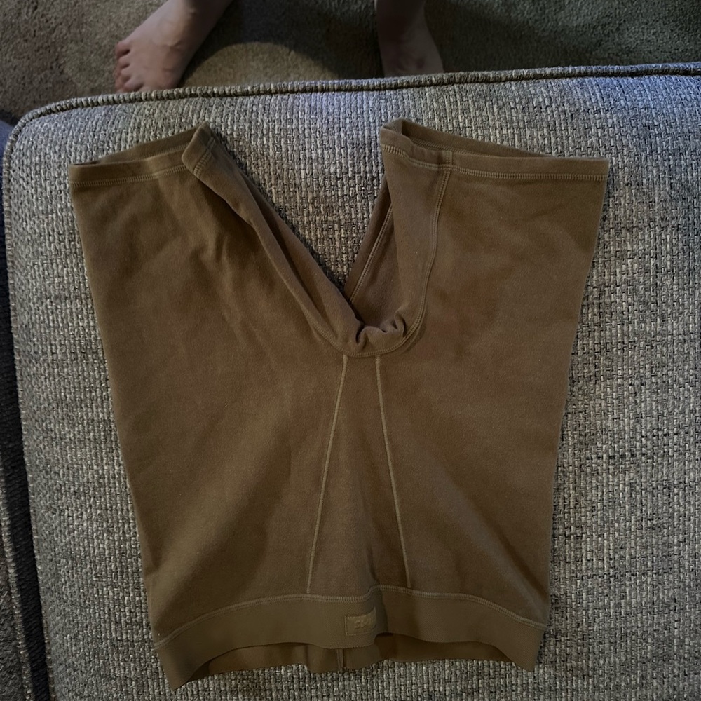 Skims woman’s biker shorts medium